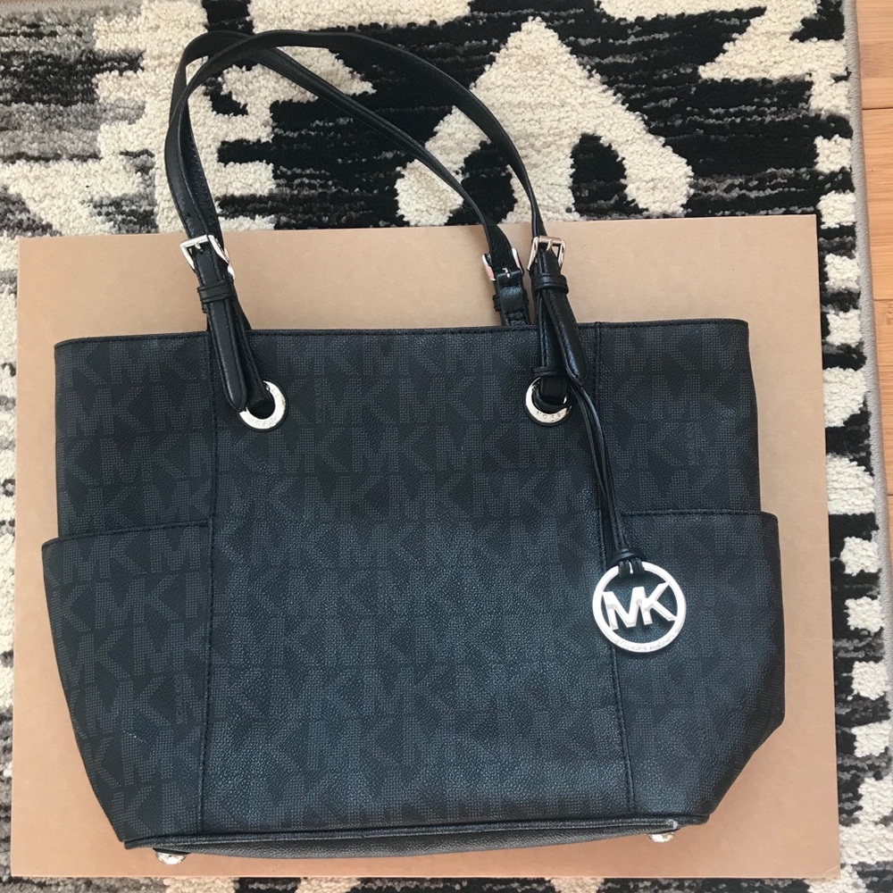 Michael Kors Voyager Logo Tote in Black